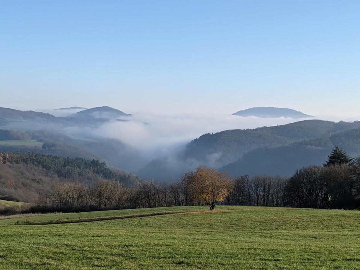 Ferienwohnungen Am Aeppelsberg Volkesfeld Exteriér fotografie